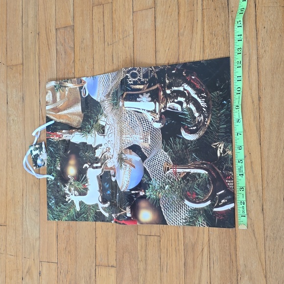 Set of 3 Holiday Gift Bags Santa Claus Gift Bags Christmas Gift Bags Gift Wrap - Picture 3 of 9